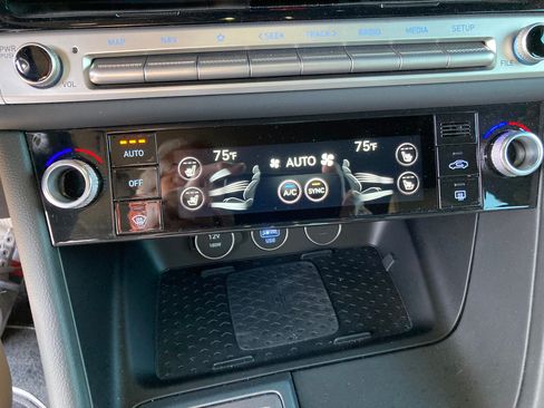 Used 2025 Genesis G70 2.5T w/ Sport Prestige Package RWD image 10