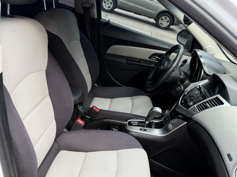 Used 2015 Chevrolet Cruze LS image 10