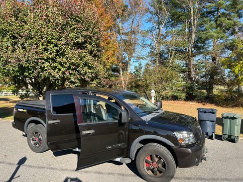 Used 2014 Nissan Titan PRO-4X image 11