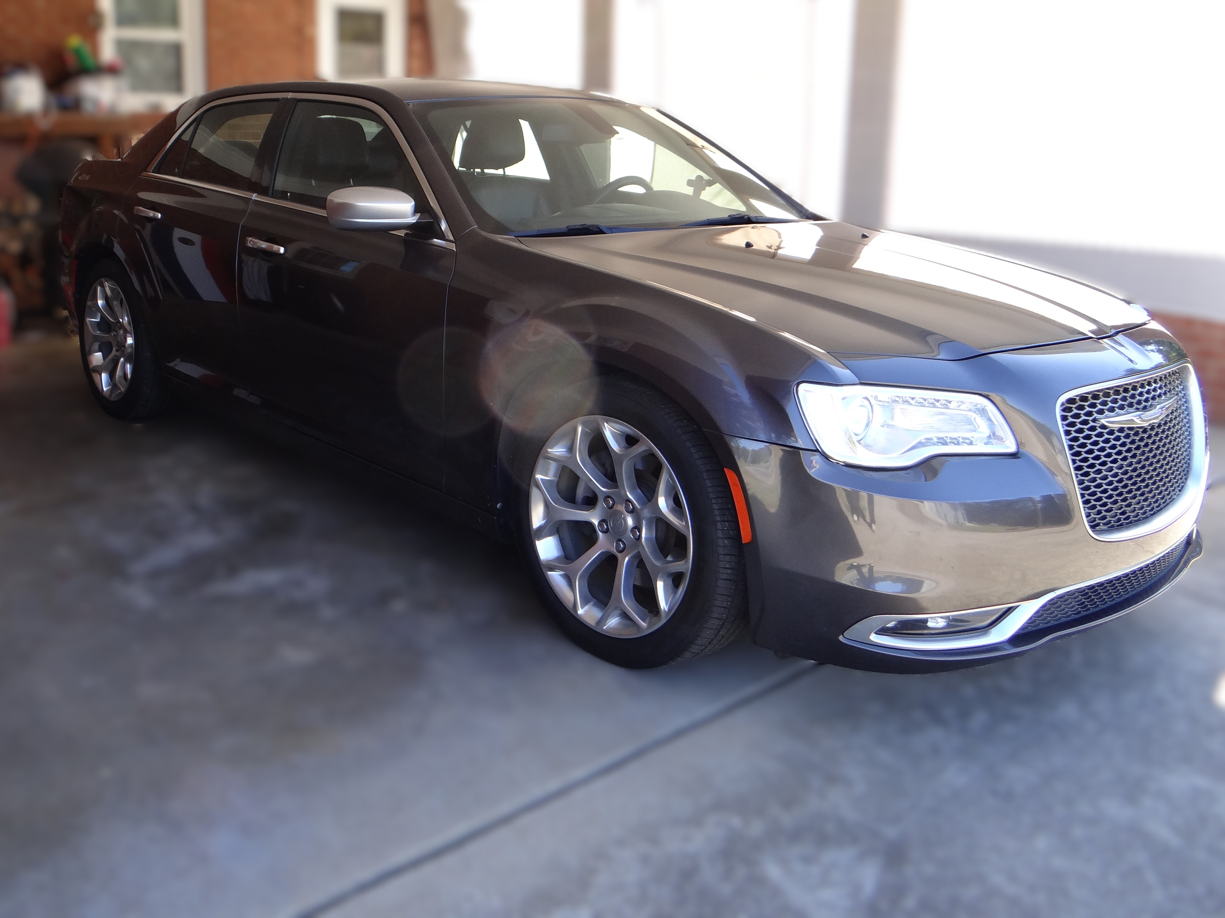 Used 2018 Chrysler 300 C RWD image 4