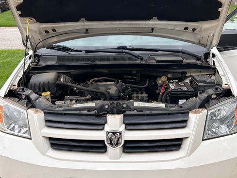 Used 2010 Dodge Grand Caravan SE FWD image 8