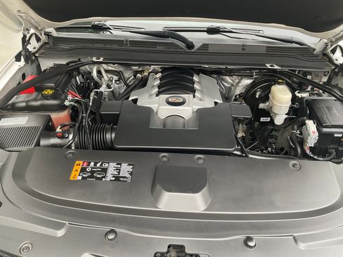 Used 2017 Cadillac Escalade Premium Luxury image 15