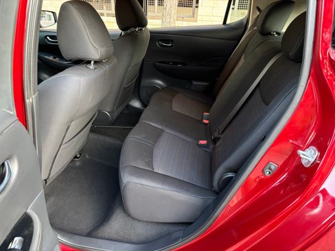 Used 2018 Nissan Leaf SV w/ SV Technology Package image 17