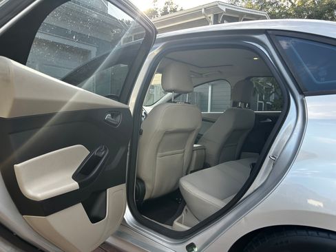 Used 2015 Ford Focus SE w/ SE Sport Package image 15