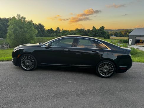 Used 2014 Lincoln MKZ Hybrid FWD image 2