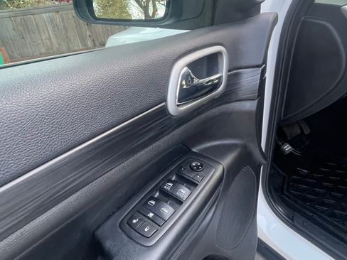 Used 2021 Jeep Grand Cherokee Laredo image 10