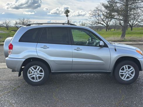 Used 2002 Toyota RAV4 4WD image 5