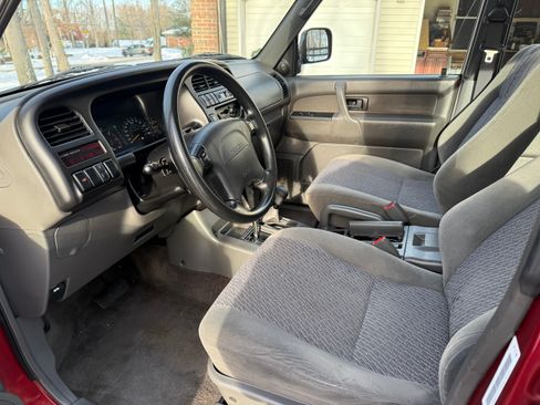 Used 1996 Isuzu Trooper S image 11