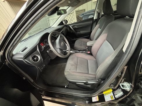 Used 2018 Toyota Corolla LE image 11