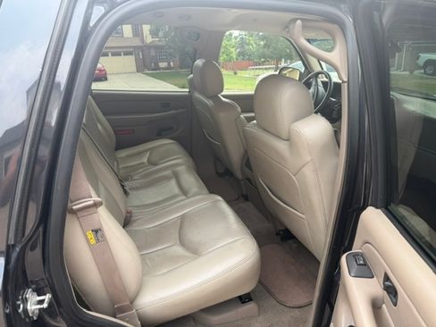 Used 2004 Chevrolet Tahoe LT w/ LT Preferred Equipment Group AWD/4WD image 10