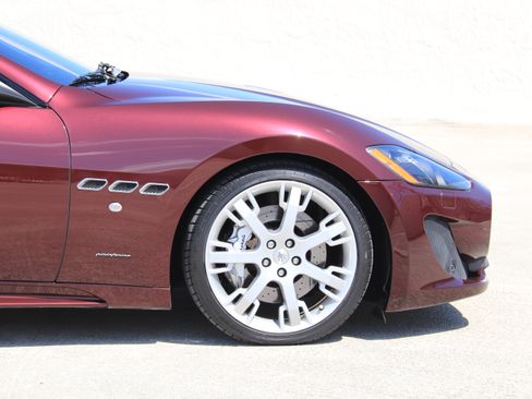 Used 2013 Maserati GranTurismo Sport image 10