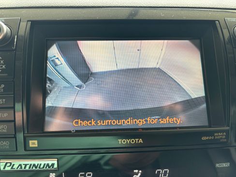 Used 2010 Toyota Tundra Limited AWD/4WD image 12