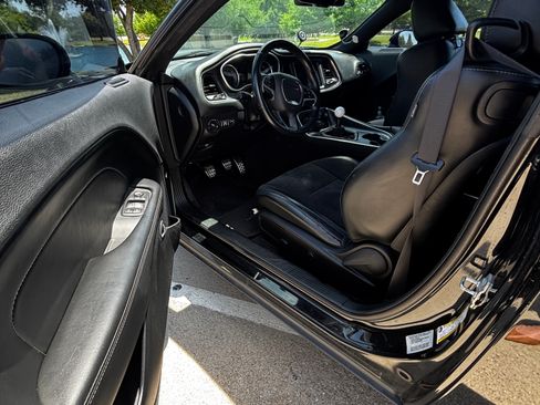 Used 2016 Dodge Challenger R/T Scat Pack RWD image 11