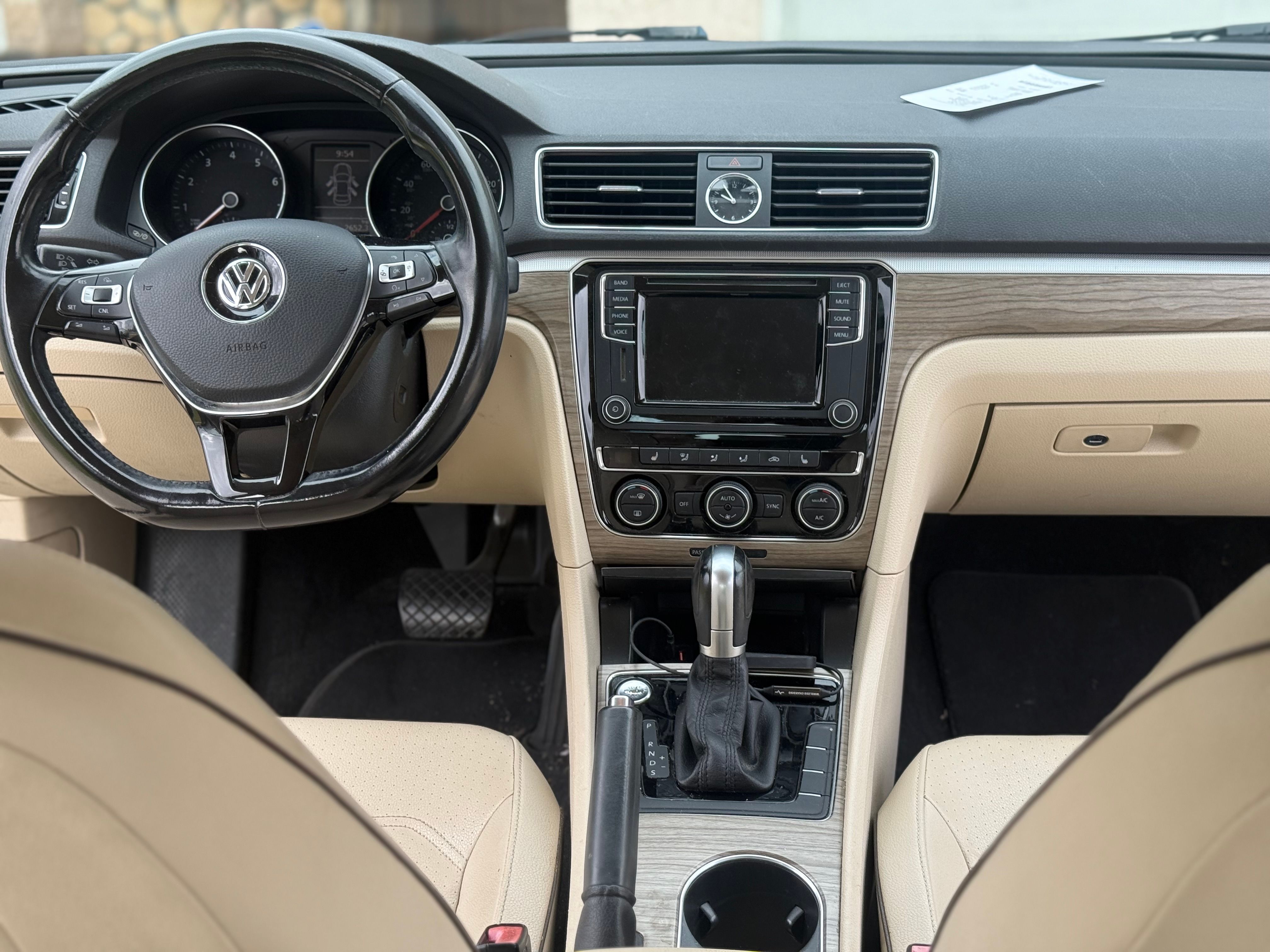 Used 2017 Volkswagen Passat 1.8T SE FWD image 9