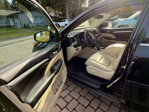 Used 2016 Toyota Highlander XLE w/ Protection Package #3 image 6