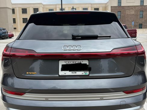 Used 2019 Audi e-tron Prestige w/ Prestige Package AWD/4WD image 6