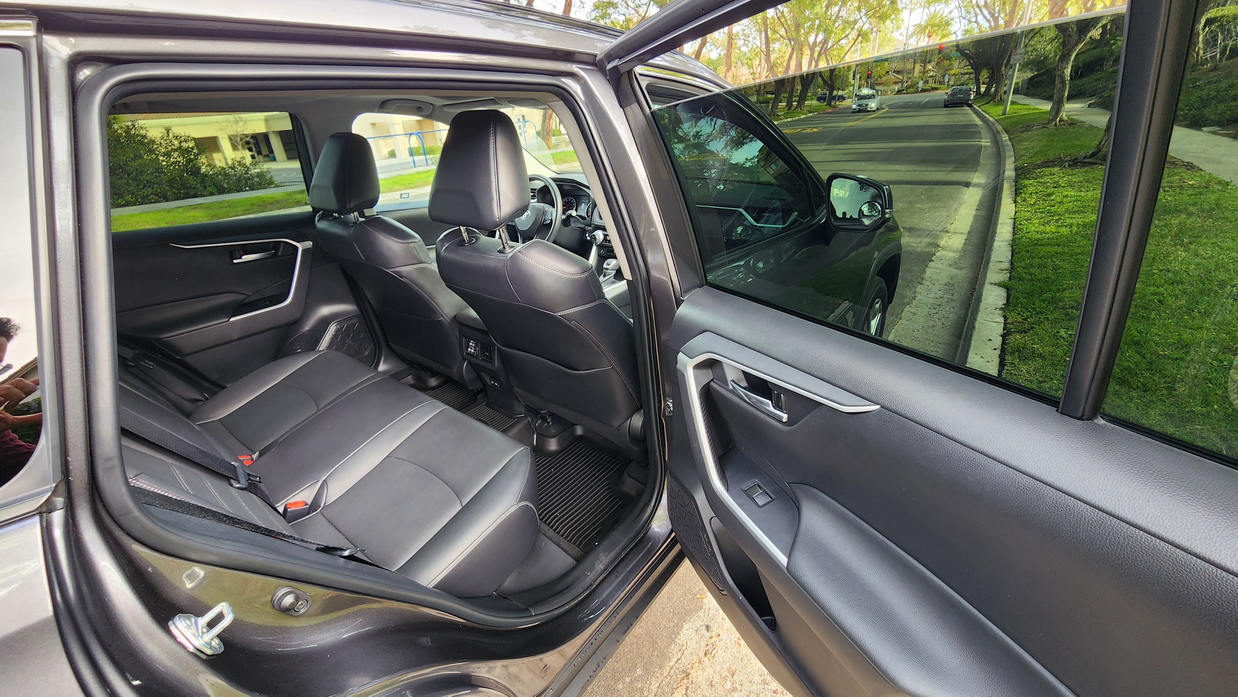 Used 2022 Toyota RAV4 XLE Premium FWD image 11