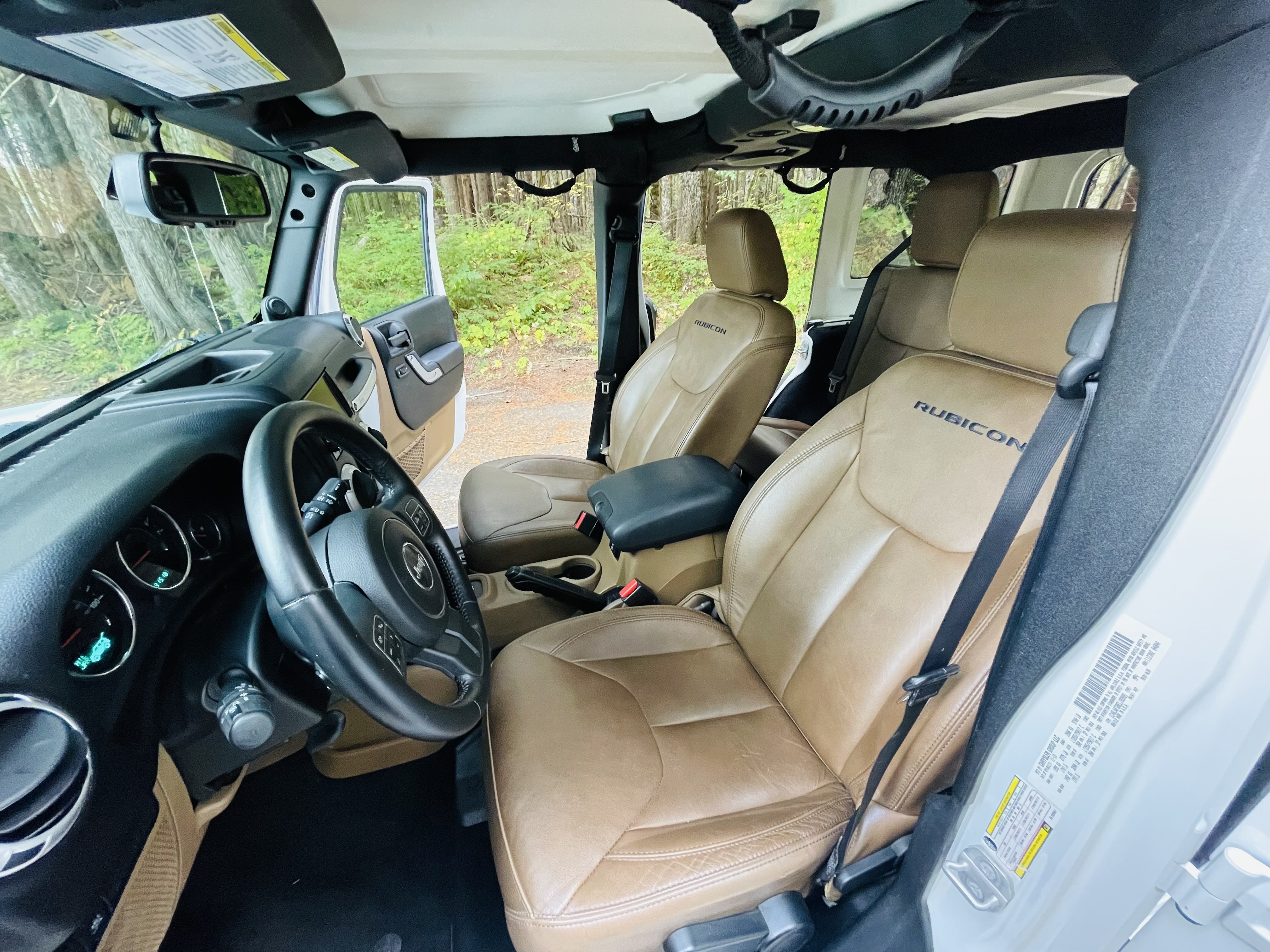 Used 2014 Jeep Wrangler Unlimited Rubicon w/ Connectivity Group AWD/4WD image 8