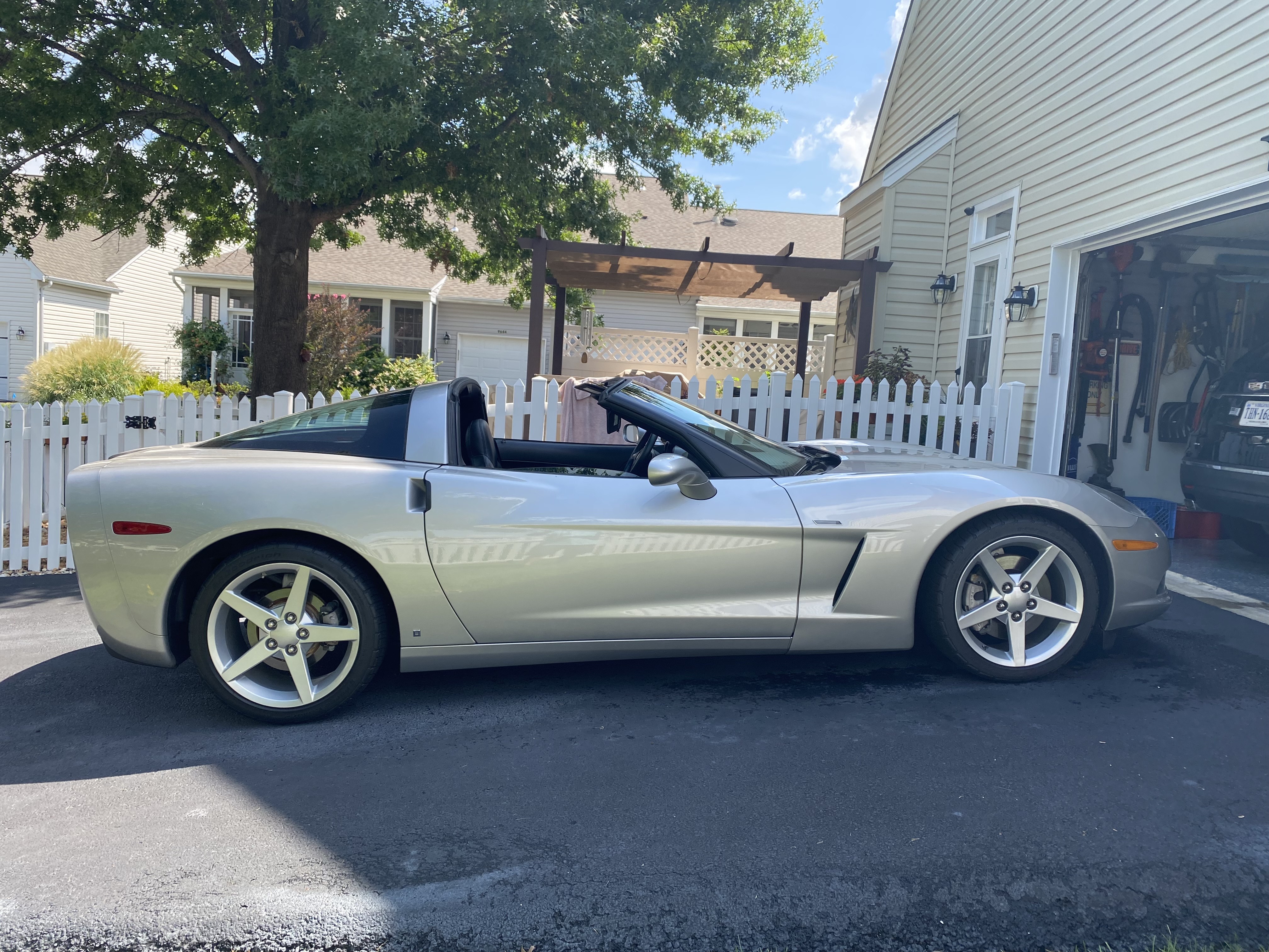 Used 2007 Chevrolet Corvette Coupe RWD image 2