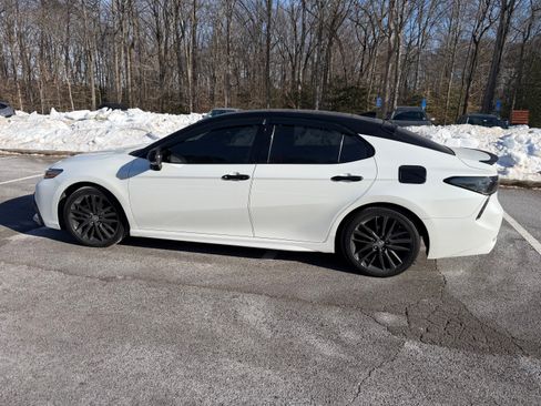 Used 2022 Toyota Camry XSE image 9