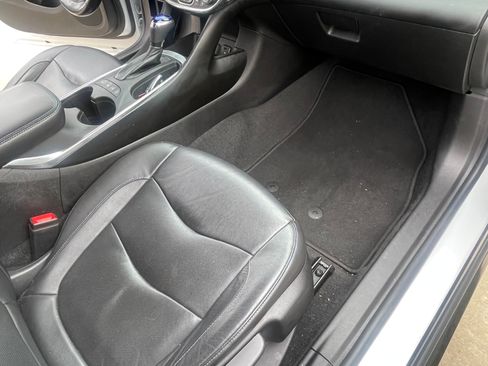 Used 2018 Chevrolet Volt Premier w/ Driver Confidence Package FWD image 27