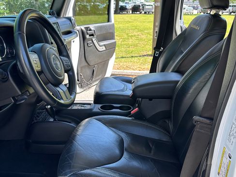 Used 2013 Jeep Wrangler Unlimited Sahara AWD/4WD image 11