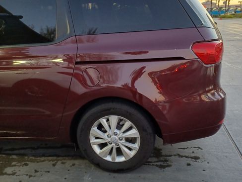 Used 2016 Kia Sedona LX w/ Option Group 020 image 2