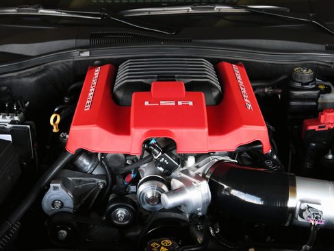 Used 2010 Chevrolet Camaro SS w/ LPO, Ground Effects Package RWD image 9