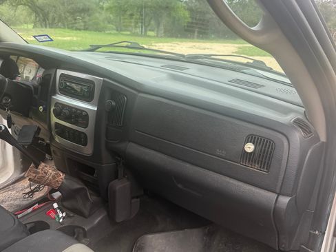 Used 2005 Dodge Ram 3500 Truck SLT AWD/4WD image 2