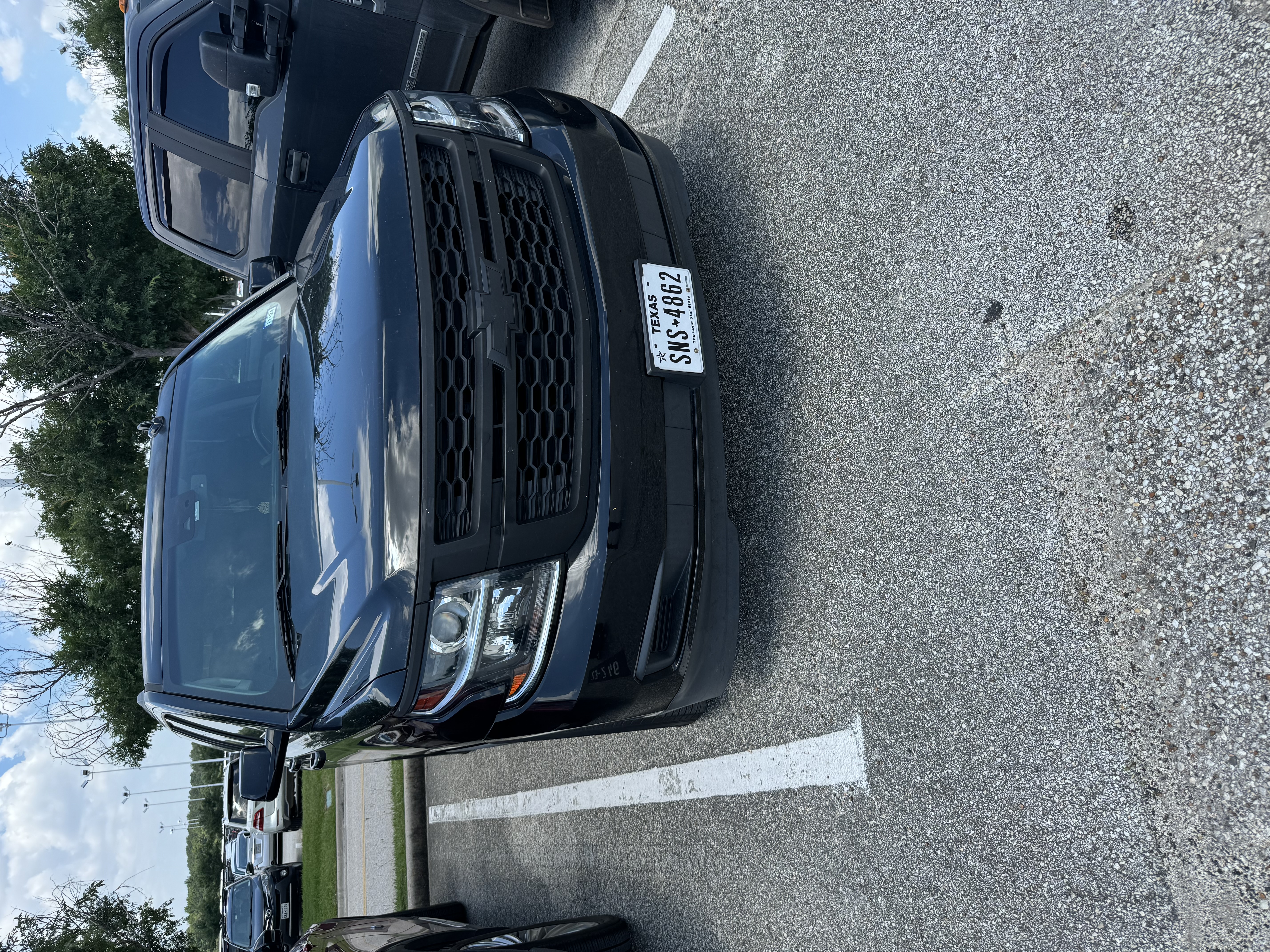 Used 2017 Chevrolet Suburban LT RWD image 11