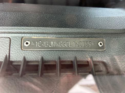 Used 2016 Jeep Wrangler Unlimited Sport image 2