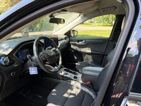 Used 2023 Ford Escape SE FWD image 12
