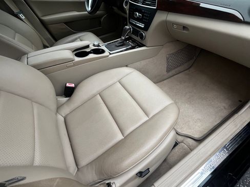 Used 2014 Mercedes-Benz C 250 Sedan image 4