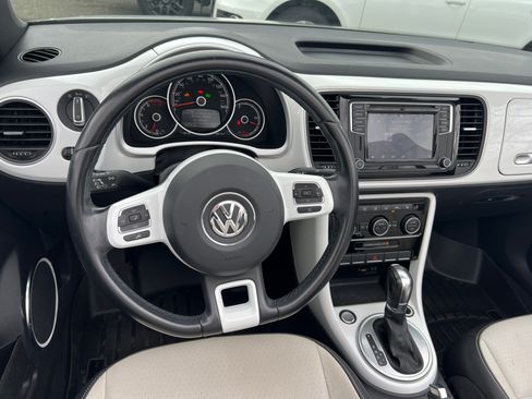Used 2018 Volkswagen Beetle 2.0T SE FWD image 12