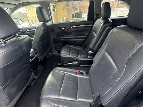 Used 2015 Toyota Highlander Limited w/ Driver Technology Package image 5