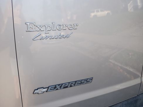 Used 2007 Chevrolet Express 1500 w/ Preferred Equipment Group image 5