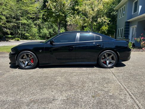 Used 2018 Dodge Charger SRT Hellcat w/ Harman/Kardon Audio Group RWD image 8