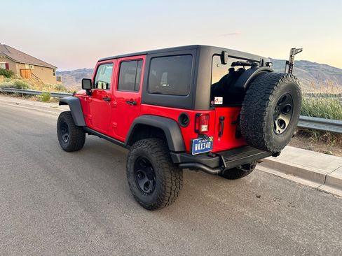 Used 2016 Jeep Wrangler Unlimited Rubicon w/ Connectivity Group image 2