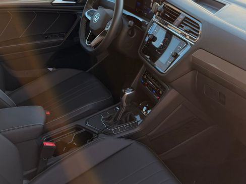 Used 2023 Volkswagen Tiguan SE image 21