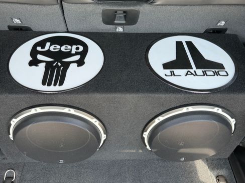 Used 2023 Jeep Wrangler Unlimited Rubicon w/ LED Lighting Group AWD/4WD image 18