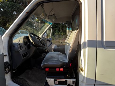 Used 2005 Dodge Sprinter 2500 w/ PWR Convenience Group RWD image 8