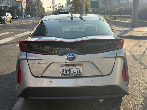 Used 2017 Toyota Prius Prime Advanced image 4