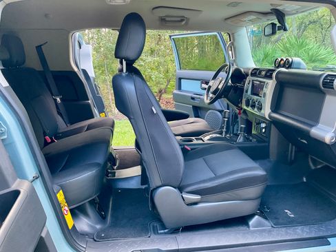 Used 2013 Toyota FJ Cruiser 4WD image 14