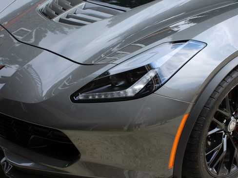 Used 2015 Chevrolet Corvette Z06 w/ 3LZ Preferred Equipment Group RWD image 2