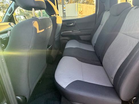 Used 2021 Toyota Tacoma TRD Sport w/ Technology Package image 10