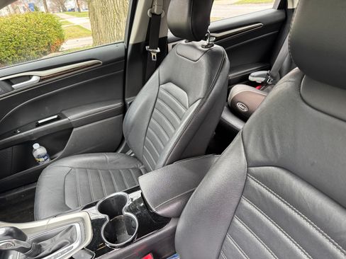 Used 2014 Ford Fusion SE w/ Equipment Group 202A image 4