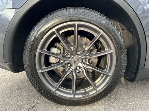 Used 2022 Tesla Model Y Long Range image 17