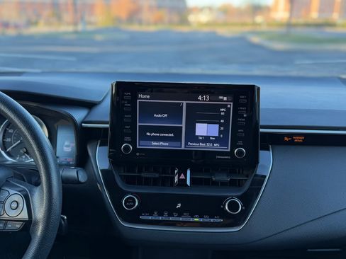 Used 2022 Toyota Corolla LE image 11