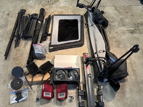 Used 2018 Jeep Wrangler Unlimited Sahara w/ Dual Top Group image 16