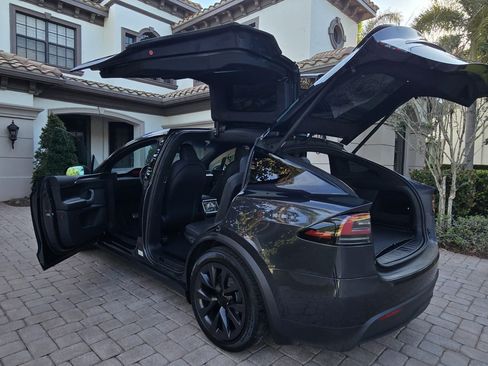 Used 2024 Tesla Model X AWD/4WD image 12